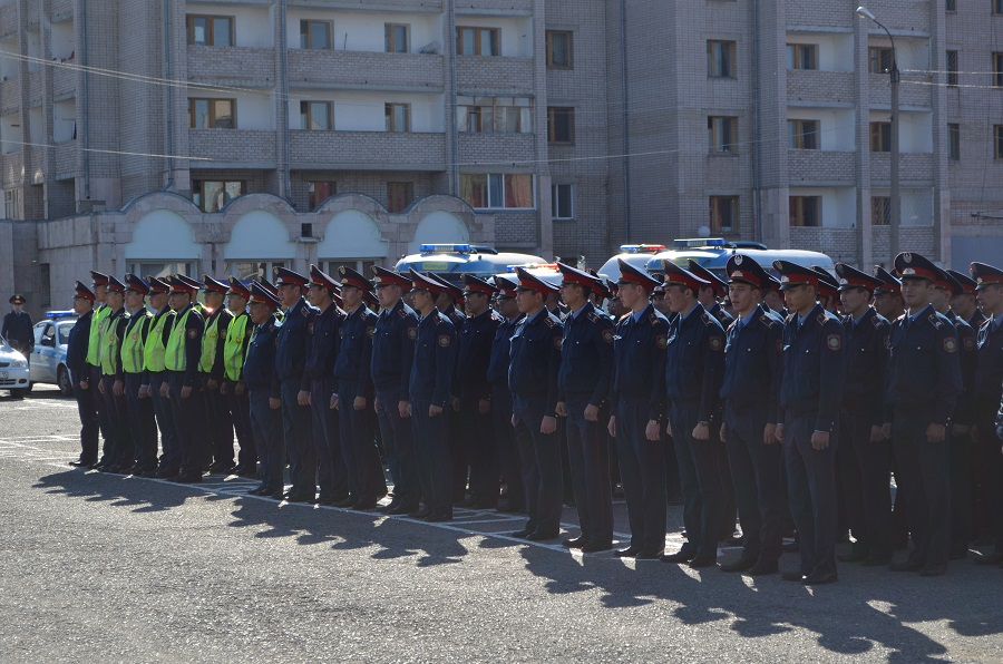 На плацу Петропавловского Военного института Национальной гвардии РК прошел общегарнизонный развод комплексных сил полиции+++